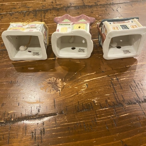 SET of Three Vintage Readers Digest Ceramic Bell Ornaments circa 1991 - Picture 4 of 13